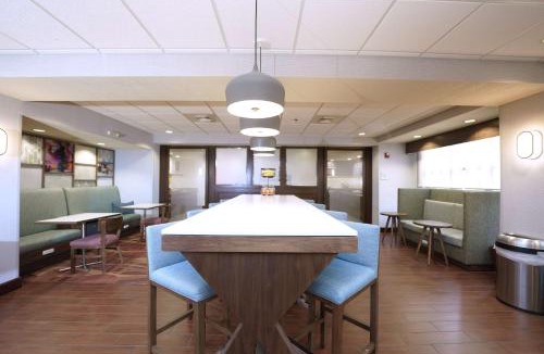 Hays Hotel | Hampton Inn Hays-North of I-70