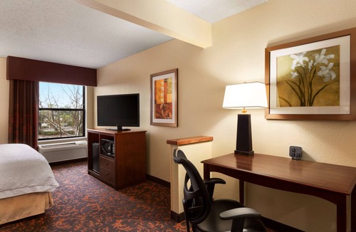 Deco Hotel | Hampton Inn Houston-Willowbrook Mall