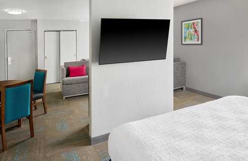 I-435 West KC-KS Hotel | Hampton Inn Kansas City The Legends