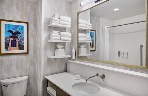 Deerfield Hotel | Hampton Inn Lawrence