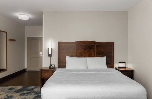 Port Gardner Hotel | Hampton Inn Seattle/Everett