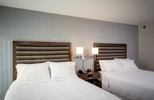 Maple Leaf Hotel | Hampton Inn & Suites by Hilton Seattle/Northgate