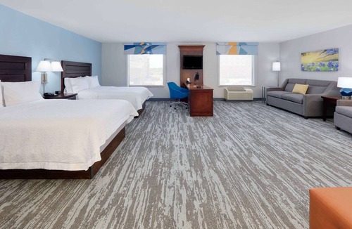 Southeast Arlington Hotel | Hampton Inn & Suites Dallas-Arlington-South