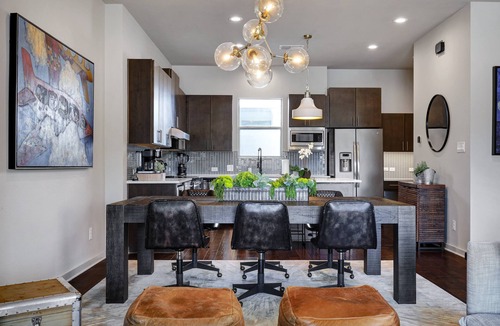 Tobin Hill House | Hangar - A Birdy Vacation Rental