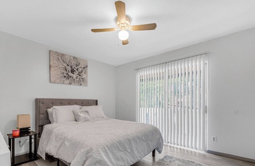 Junius Heights Apartment | Happy 2 bedroom 1 bathroom apartment