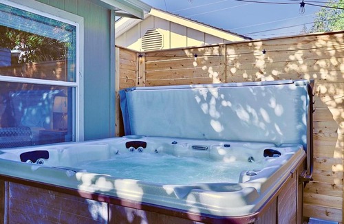 Ellensburg House | Happy's Hideaway, Downtown, Hot Tub, Sleeps 12