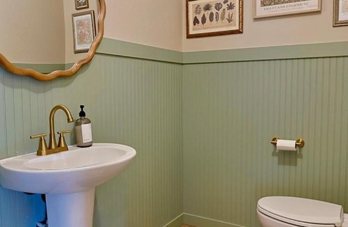 Ellensburg House | Happy's Hideaway, Downtown, Hot Tub, Sleeps 12
