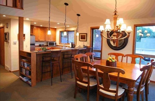 Freeland House | Harbor Chalet Waterfront Home Overlooks Holmes Harbor!