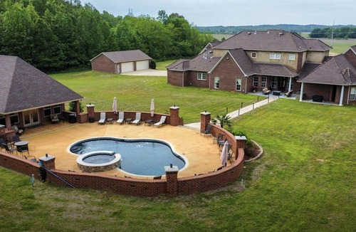 Tougaloo House | Harris Estates is a secluded, peaceful property in Clinton School District.