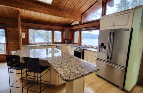 Harrison House | Harrison Lakeview Retreat - CDA Bike Trail, Lake Access, Hot Tub,