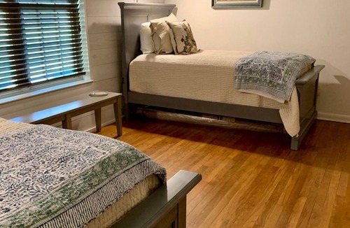 Sutherland Springs House | Hartfield House Farmhouse Retreat on 12 acres