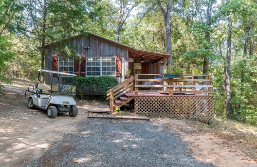 Nacogdoches Cabin | Harts Landing - A cozy forest getaway for friends & family at Stag Leap Cabins!