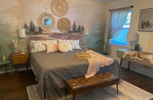 Saint Jo House | Harvest House - Vineyard Charm w/New Hot Tub in Saint Jo