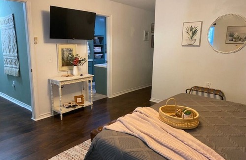Saint Jo House | Harvest House - Vineyard Charm w/New Hot Tub in Saint Jo