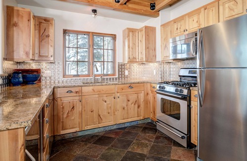 Big Sky Ski Chalet | Harvest Moon Haven | Premier Ski Access + Hot Tub