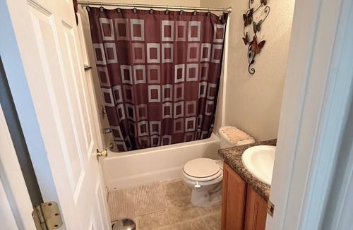 Gillette House | Hassle-Free Living – Beautiful Furnished Townhome, All Inclusive!