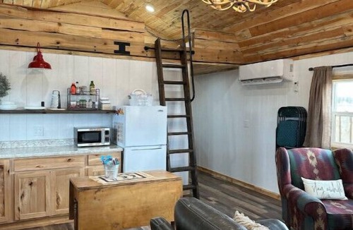 Fort Laramie Cabin | Hayfield Cabin 2, a place to get away from it all!