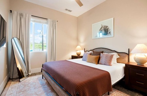 Golden Apartment | Heart of Gold-en - Walk Everywhere -Close to Red Rocks