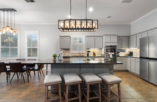 McKinney House | Heated Pool|Hot Tub|Sleeps 16|Putting Green!