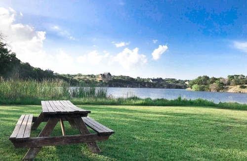 Graford House | Heaven In Hells Gate! Water access, kayaks, game room!