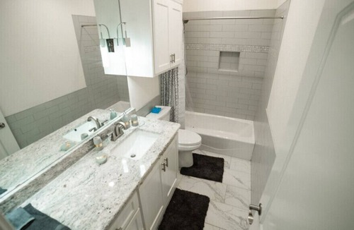 Amarillo House | Heaven on Banks