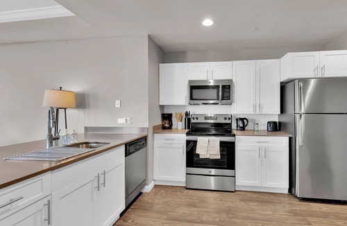 Downtown Fort Worth Apartment | HEB203 Spacious Downtown Fort Worth Condo w/Gym&Parking by Traveller's Comfort