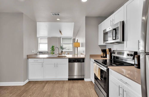 Downtown Fort Worth Apartment | HEB203 Spacious Downtown Fort Worth Condo w/Gym&Parking by Traveller's Comfort