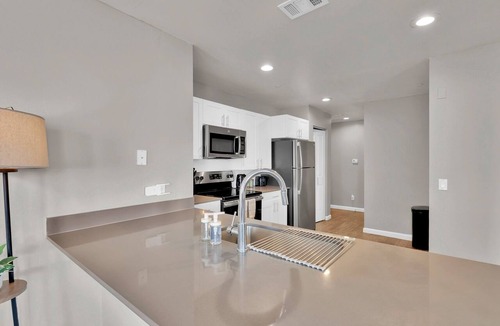 Downtown Fort Worth Apartment | HEB203 Spacious Downtown Fort Worth Condo w/Gym&Parking by Traveller's Comfort
