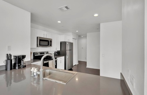 Downtown Fort Worth Apartment | HEB703 Beautiful Downtown Fort Worth Condo w/Gym&Parking by Traveller's Comfort