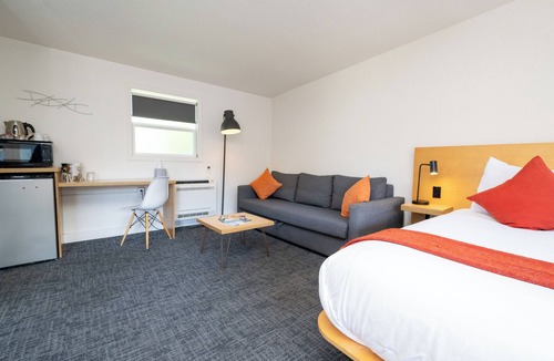 Columbia Hotel | Heliotrope Hotel
