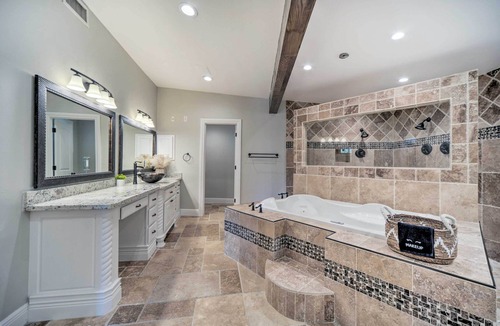Helotes House | Helotes Hill Country Hideaway w/2 Decks!