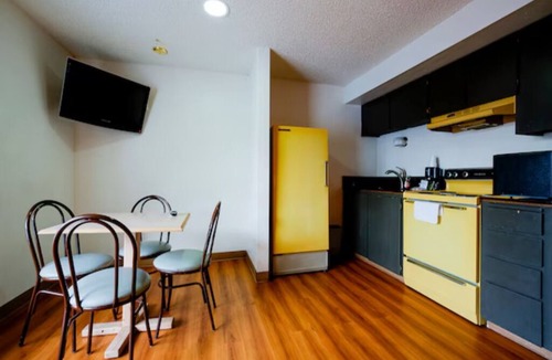Hermiston Hotel | Hermiston Retreat Ideal for Weekend Getaways near Local & Dining Spots | 2 Rooms
