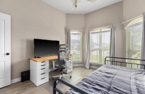 Killeen House | HH 7BD Home Family Group Friendly Parking for 9 - Professionally Managed By Stay Albatross