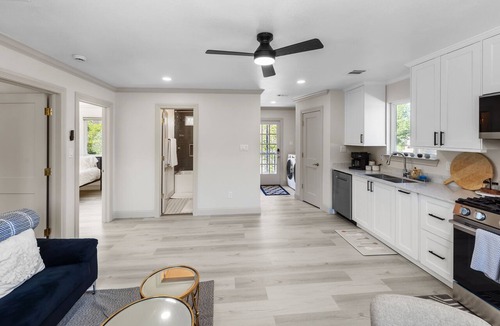 Garland Apartment | Hidden Gem ! Private Guest Suite Fantastic in charming Garland