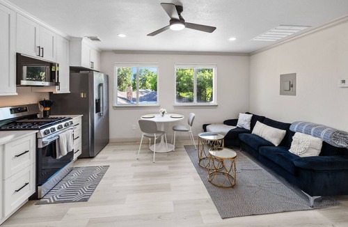 Garland Apartment | Hidden Gem ! Private Guest Suite Fantastic in charming Garland