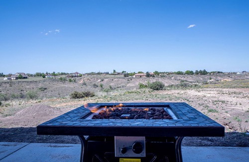 Amarillo House | Hidden Hideaway with a View (Close to I-40/City) - Safe & Away from the Hotels