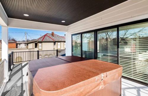 Italian Village House | High End New Build, Rooftop Hot Tub, City Views