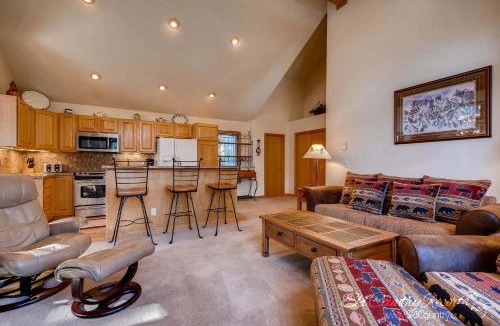 Four O'Clock House | Highlander 305 by Ski Country Resorts