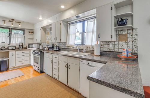 Roswell House | Highly Walkable Area! Charming Roswell Bungalow