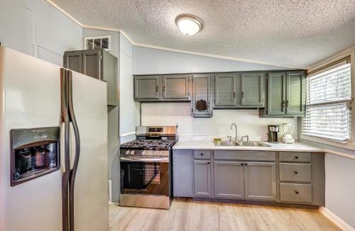 Pine Bluff House | Hike, Golf & Fish: Pine Bluff Retreat