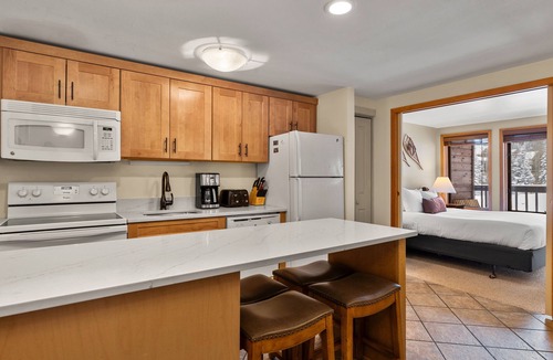 Four O'Clock Condo | Hiking, Biking & Ski in/Out; Walk to Town