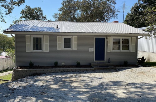 Pittsburg House | Hill Top Haven Dock! Lake access!
