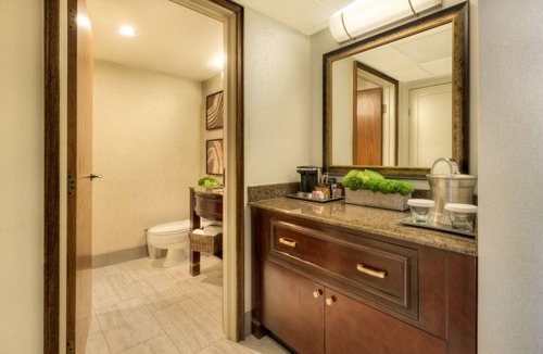 West Bellevue Hotel | Hilton Bellevue