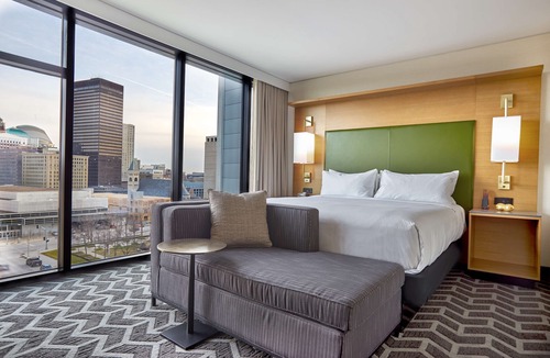 Downtown Des Moines Hotel | Hilton Des Moines Downtown