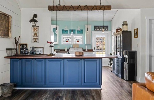 Boerne House | Historic 1 BR Cottage | Mountain Views | Firepit