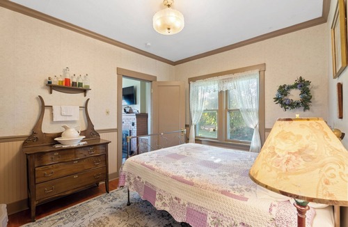 Milton-Freewater House | Historic 1915 Wine Country Home: 3 Queens, 2 Twins, WiFi & AC, 23 Acres