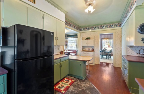 Milton-Freewater House | Historic 1915 Wine Country Home: 3 Queens, 2 Twins, WiFi & AC, 23 Acres