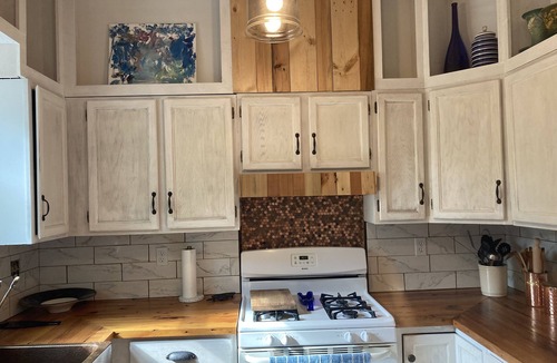Bloomington House | Historic 3 bedroom home 3 blocks from Il. Wesleyan and shopping