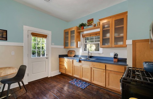 Iron Horse Historic District House | Historic Adobe off 4th Ave, near the U, private yard, Dogs OK!
