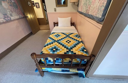 Bentonsport Bed & Breakfast | Historic Bentonsport Stay - Cozy Queen Guest Room Walking Distance to Shops